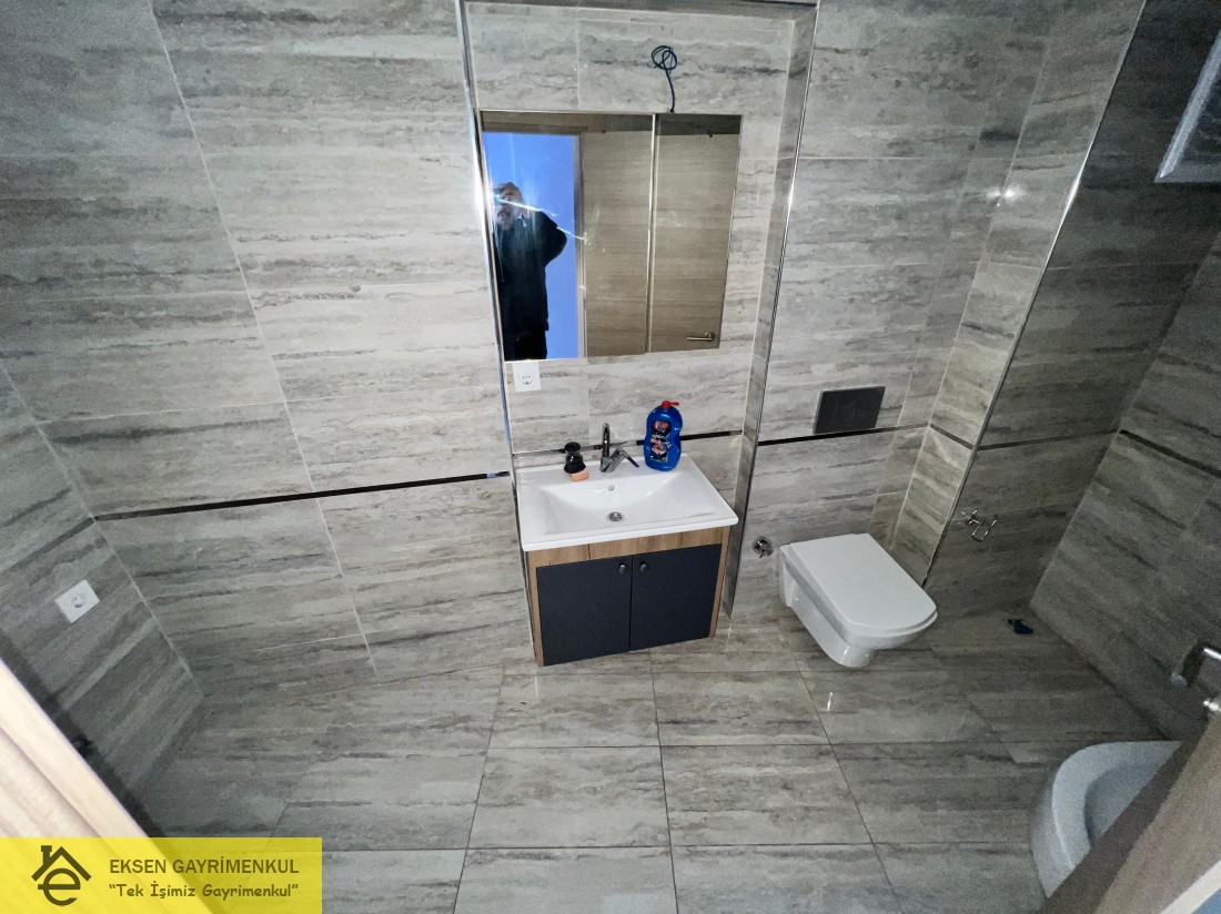 ERDEMİR CADDESİ ÜZERİNDE SIFIR AYARINDA KİRALIK  1+1DAİRE